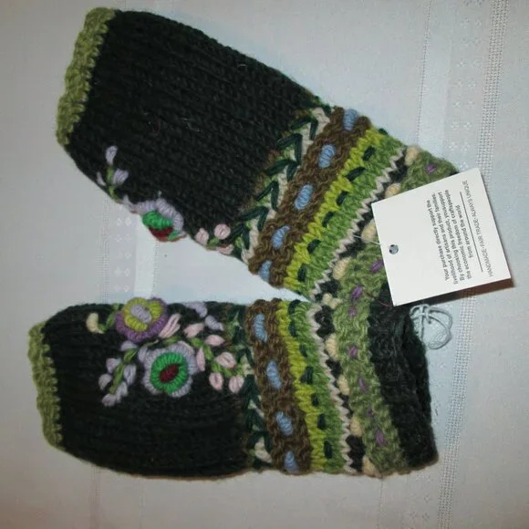 🌸🪶☮️Handcrafted Flower Embroidered Fingerless Gloves – Made in Nepal - Picture 3 of 8